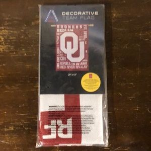 U of Oklahoma team flag.